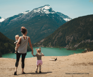 How a morning meeting with your child will start your day off right. Encourage positive behavior, review your schedule, and really connect with your child every day. Easy positive parenting. #positive #parenting #family #meeting #preschool #toddler #behavior Team-Cartwright.com