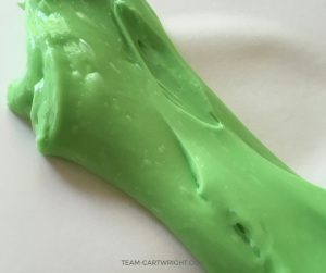 The Science of Slime and the Best Homemade Recipes. Learn the chemistry of slime. Is it a liquid or a solid? How does glue turn into slime? And find the best recipes to try at home! #slime #recipes #science #STEM #sensory #activity #preschool #toddler #kids Team-Cartwright.com