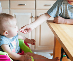 How to introduce solids to your twins using Baby Led Weaning. Enjoy mealtimes as a family! #BLW #baby #led #weaning #twins #solids #eating Team-Cartwright.com