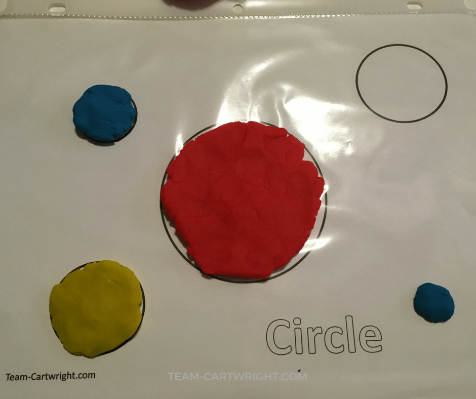 Use Play-Doh to create a sensory activity that teaches kids shapes. Easy and fun! #toddler #preschooler #shapes #learning #activity #printables Team-Cartwright.com