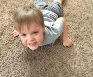 Make your kids think their arms are going through the floor! Fun and easy human body experiments to wow your kids. #Science #learning #activity #STEM #body #experiments #kids #preschool Team-Cartwright.com