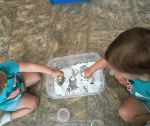 There are huge benefits of sensory play for kids. Learn all this play does for kids and easy ways to implement it. #sensory #play #learning #activities #toddler #preschooler #kids Team-Cartwright.com