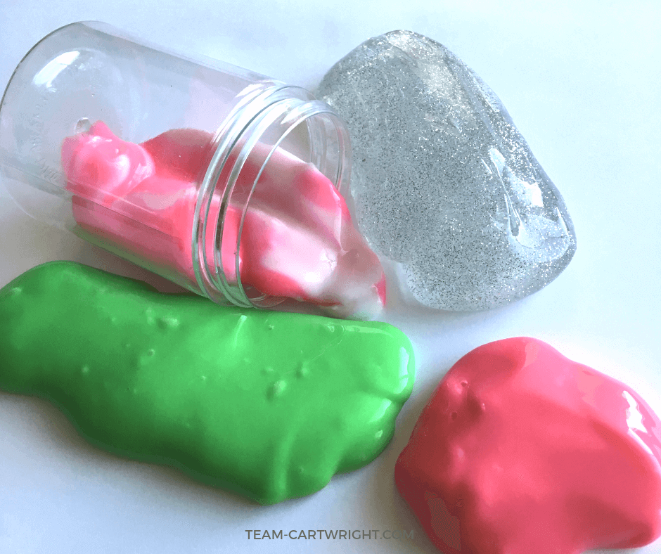 Christmas Slime for kids! Learn how to make 7 easy and fun holiday slimes and enjoy some sensory STEM! #ChristmasSlime #SensoryActivity #ChristmasLearning #LearningActivity #ChristmasCraft #Toddler #preschool #kid Team-Cartwright.com