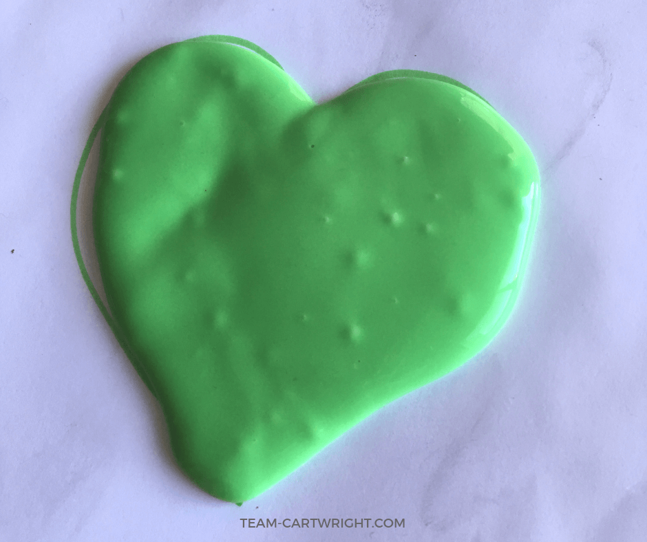 Want to watch the Grinch's heart grow too big? It's easy with this Grinch Slime! Learn how to do this easy sensory activity at home. #ChristmasSlime #GrinchSlime #christmasSensory #SensoryActivity #LearningActivity #STEM #science #toddler #preschool #kids Team-Cartwright.com