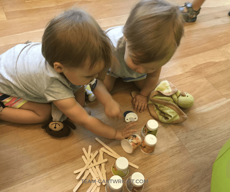Learn the importance of independent play with twins and how to fit this solitary play development. #Twins #IndependentPlay #IndependentPlayWithTwins #TwinSchedule #Babywise #BabywiseTwins Team-Cartwright.com