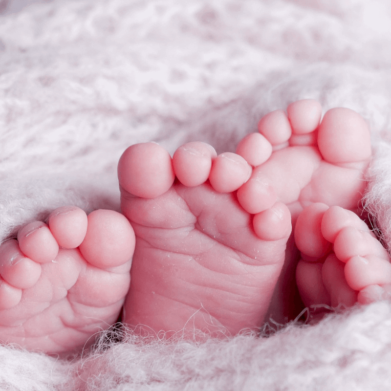 twin baby feet picture